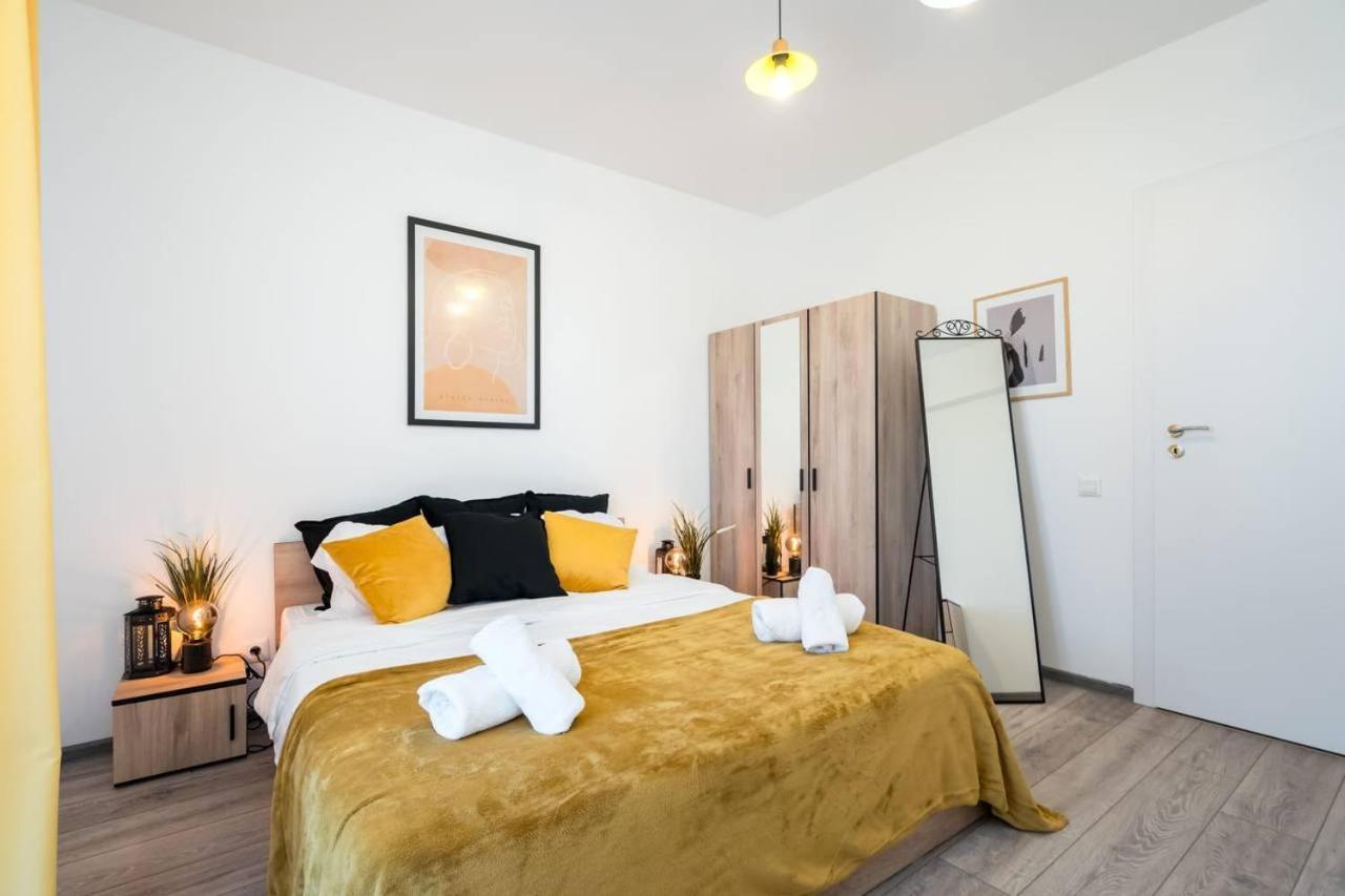 Carol New Building With Balcony Apartment Bukares Bagian luar foto