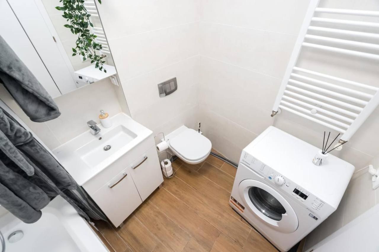 Carol New Building With Balcony Apartment Bukares Bagian luar foto