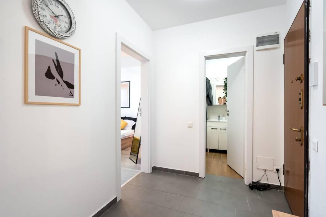 Carol New Building With Balcony Apartment Bukares Bagian luar foto